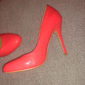RiverBerry Coral approx 4 inch heels barely worn